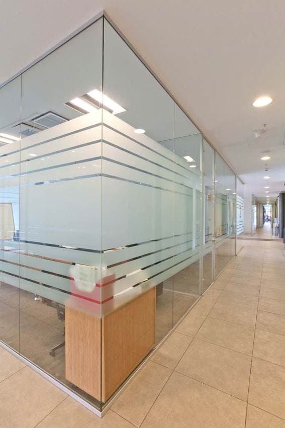Commercial office glass partition system